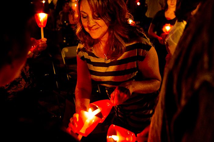 Marche aux flambeaux à la mémoire de Valérie Leblanc, 9 septembre 2011, Cégep de l'Outaouais (© Sébastien Lavallée)