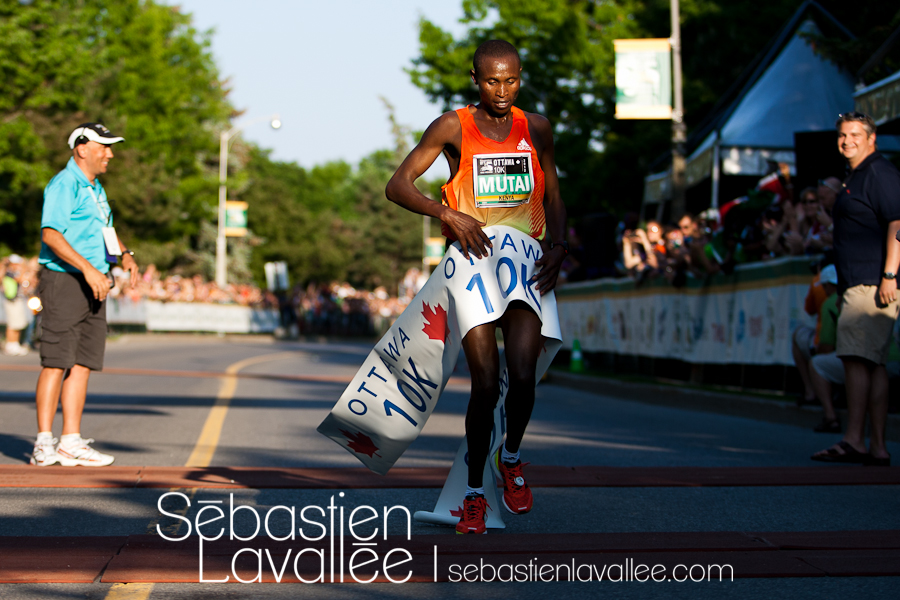 Geoffrey MUTAI, gagnant du 10 km au Marathon d'Ottawa 2012 (© Sébastien Lavallée)