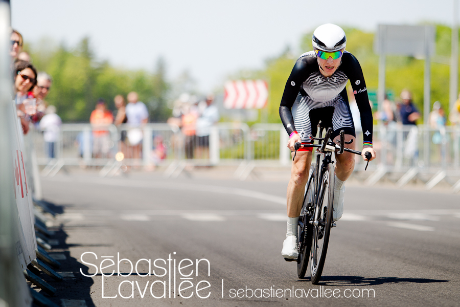 GATINEAU, 19 mai 2012. Amber Neben à quelques mètres de l'arrivée. Grand Prix cycliste de Gatineau, 2012. Chrono. (© Sébastien Lavallée)