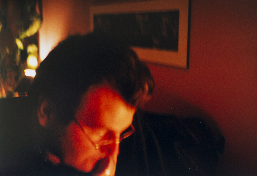 Photo de mon père au téléphone dans sa chambre il y a environ 11 ans. (© Sébastien Lavallée)