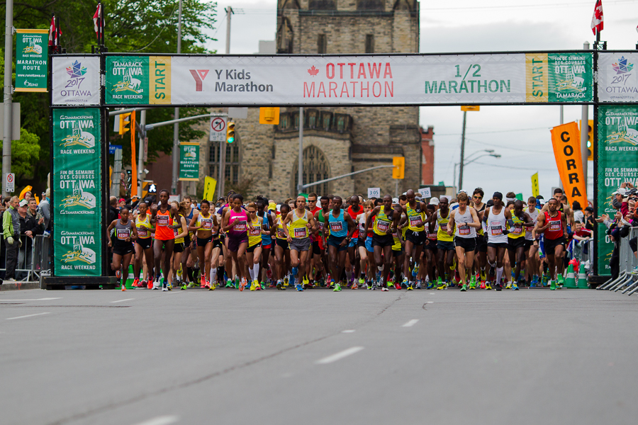 OTTAWA (26 mai 2013) - Le départ du marathon.